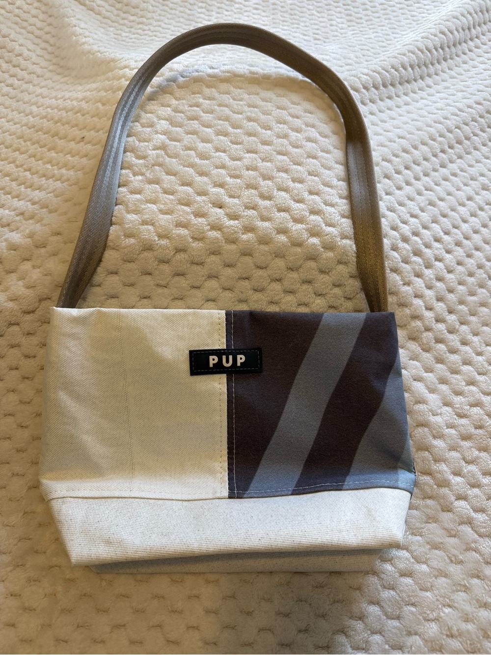 Four-Tone Canvas Shoulder Bag in Beige, blue, gray, People for Urban Progress